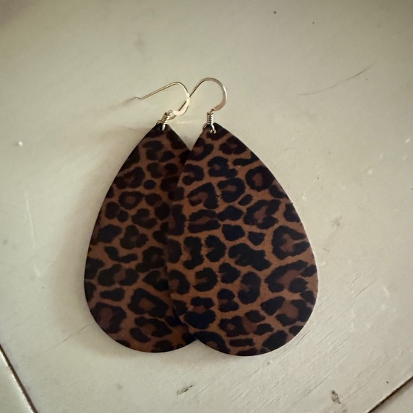 Nickel & Suede leopard teardrops - Picture 1 of 1